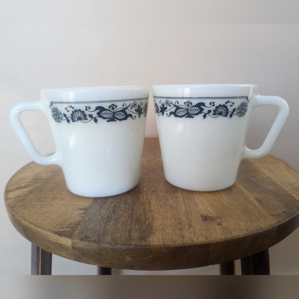 VINTAGE 70's Pyrex Old Town Diagonal Handle Coffee Mugs, Blue & White (SET OF 2)
